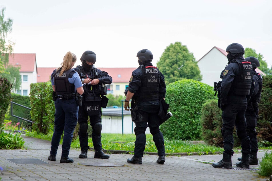 Die sogenannten "LebEL-Kräfte" der Polizei nahmen am heutigen Montagnachmittag einen Mann mit einer Stichwaffe in Hoyerswerda fest. (Archivbild)