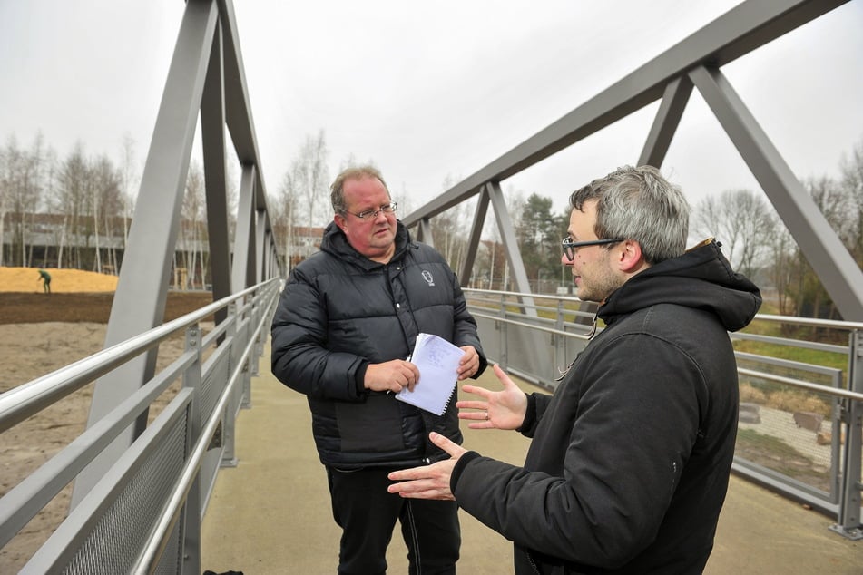 Sebastian Töpper (r.) im Gespräch mit TAG24-Redakteur Raik Bartnik (55, l.).