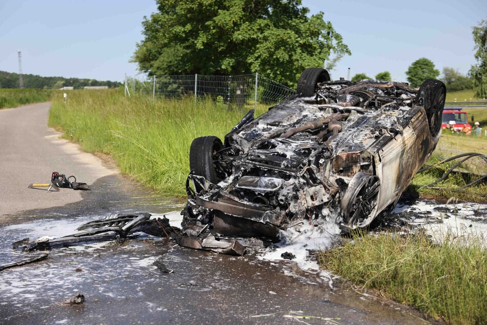 Nach dem Unfall ist der Audi Q5 kaum noch wiederzukennen.