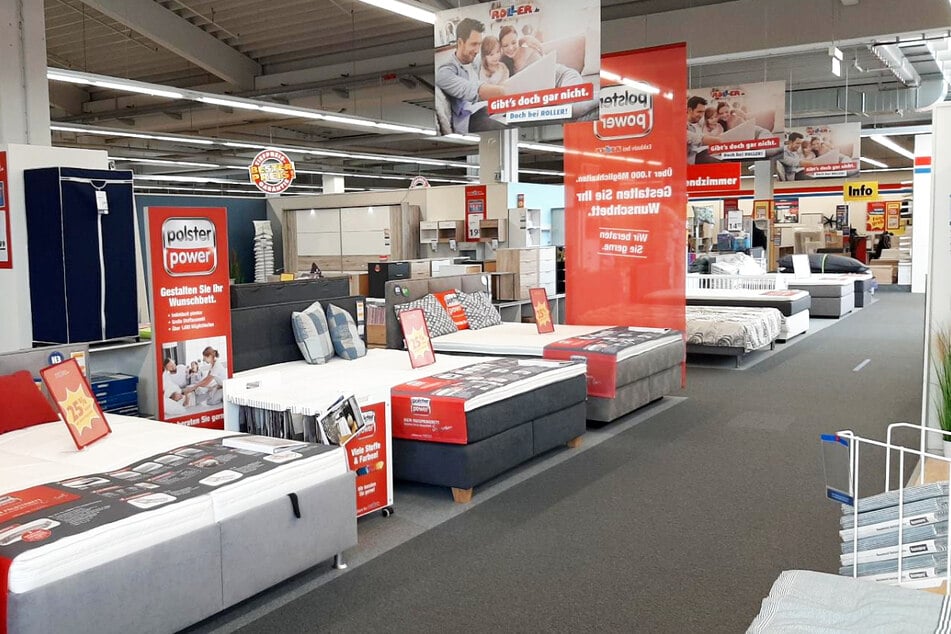 Bei ROLLER in Heidenau gibt's am Sonntag (25.5.) unter anderem bis zu 500 Euro Rabatt auf Möbel.¹