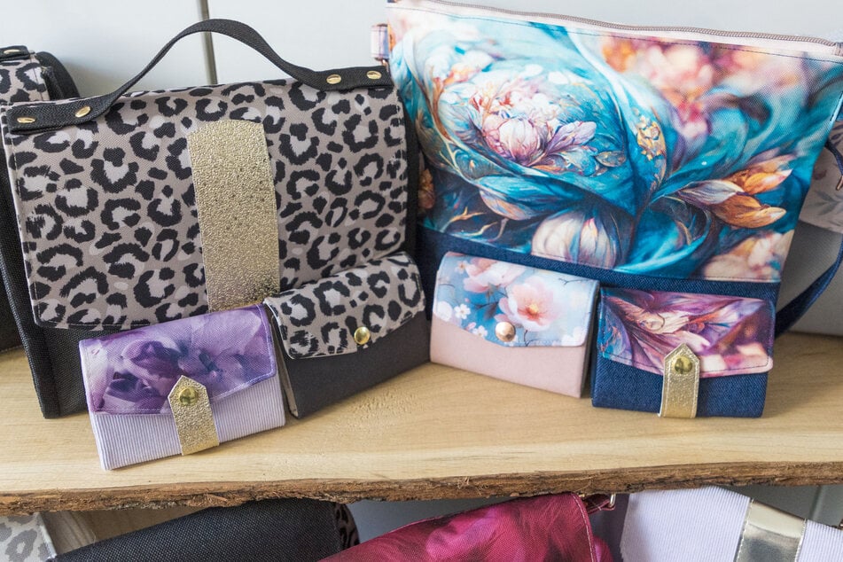 Die kleinste Geldbörse kostet 20 Euro. Die größte Tasche 80 Euro.