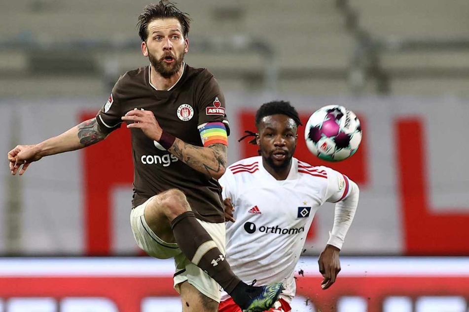 Bald Teamkollegen? In der vergangenen Saison spielten Gideon Jung (26,rechts) und Guido Burgstaller (33) im Derby noch gegeneinander.