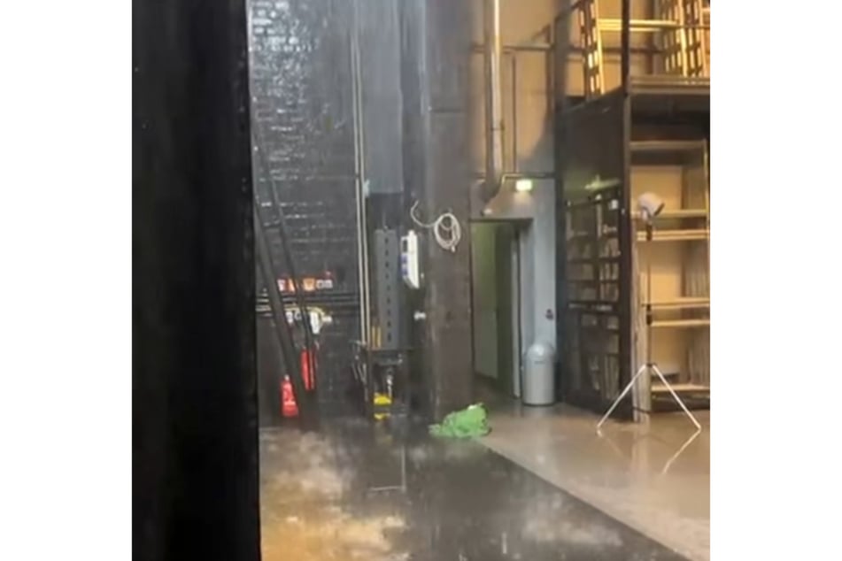 6000 Liter Wasser ergossen sich bei der Havarie vergangene Woche über Bühne und Orchestergraben des Deutsch-Sorbischen Volkstheaters Bautzen.