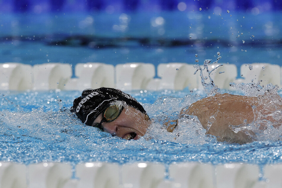 Leanne Smith of Team USA in action during the 100m freestyle S3 final at the Paris Paralympics.