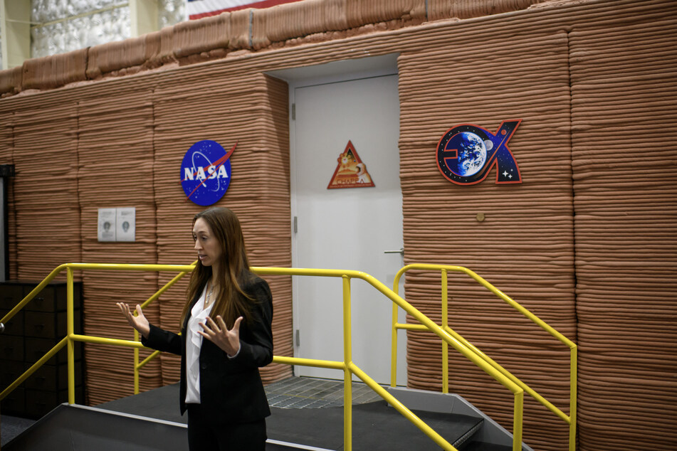 Hinter dieser Tür im "Johnson Space Center" der NASA befindet sich der nachgebaute Mars.