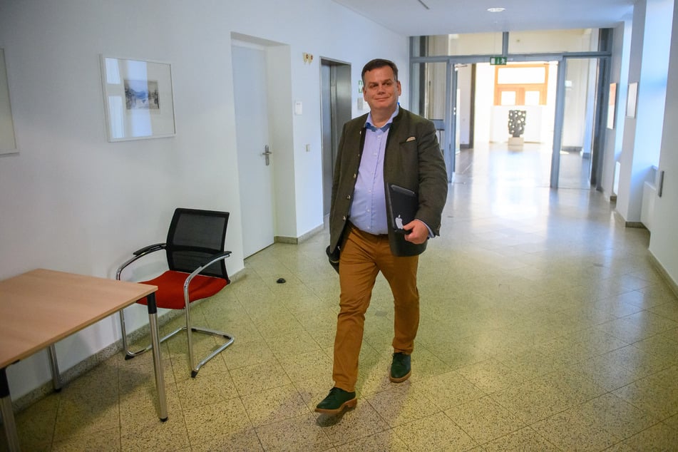 Bereits im Oktober 2024 hatte Alexander Räuscher (55, CDU) bereits mit einem Patronen-Foto für Empörung gesorgt. (Archivfoto)