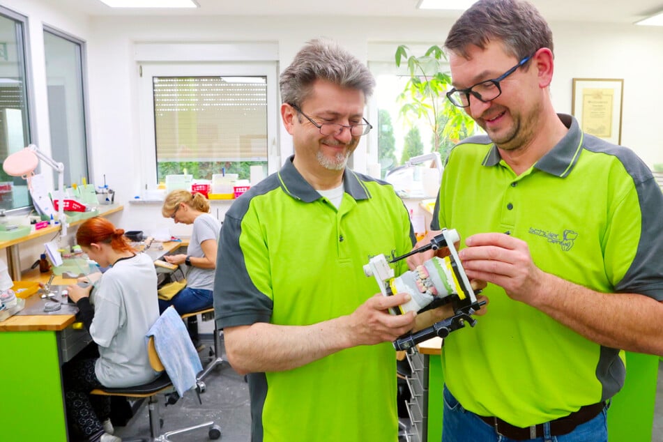 Dentallabor Schüler in Treuen sucht neue Mitarbeiter in der Zahntechnik