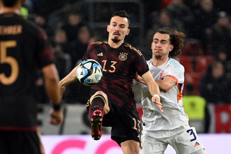 In der Pfalz will Mergim Berisha (27, l.) seine Karriere wieder in die Spur bringen.