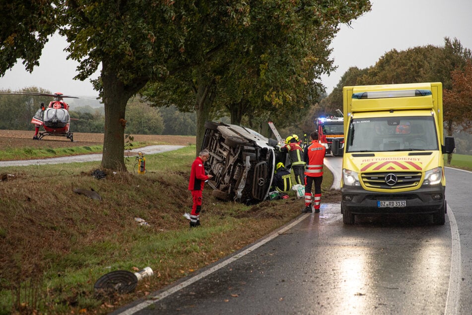Der 25-Jährige hinterm Steuer wurde schwer verletzt.