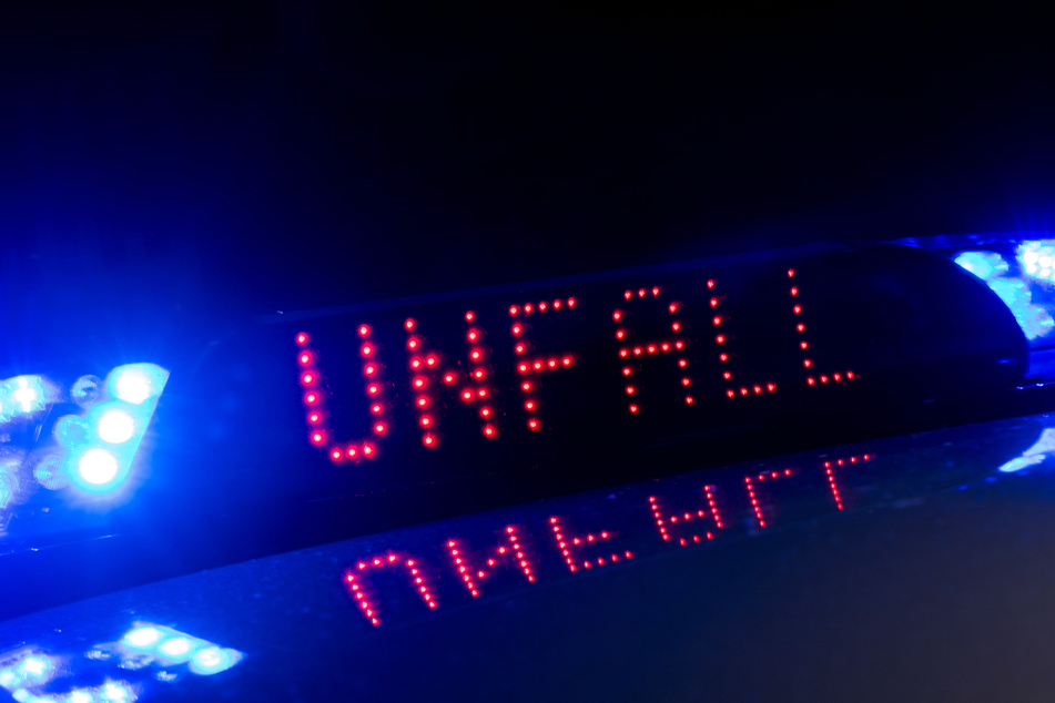 In Bayern hat sich am Dienstag ein schwerer Unfall auf der B25 ereignet. (Symbolbild)