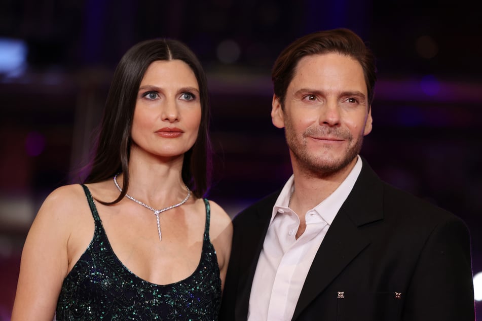 Daniel Brühls Frau Felicitas (38) steht ihrem Mann bei seiner Leidenschaft fürs Filmemachen zur Seite.