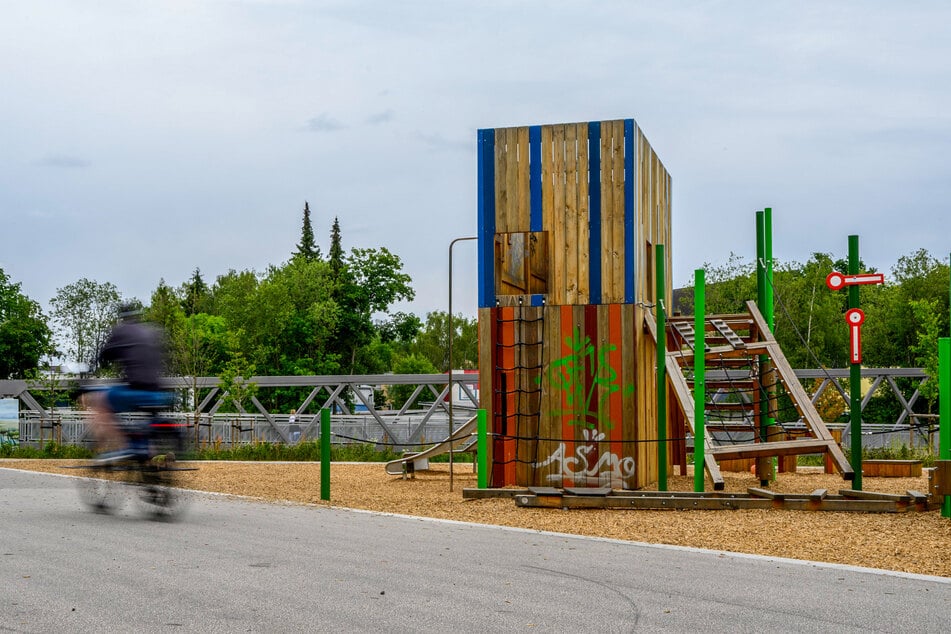 Der Spielplatz im Stadtteilpark am Pleißenbach wurde beschmiert.