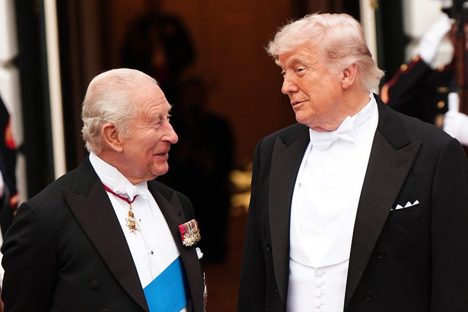 König Charles (77, l.) und der US-Präsident Donald Trump (79).