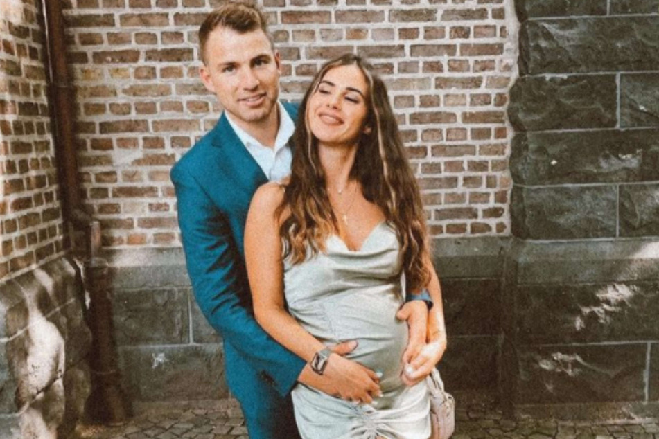Sarah Engels (29) und Ehemann Julian Engels (28) erwarten demnächst ihr erstes gemeinsames Kind.