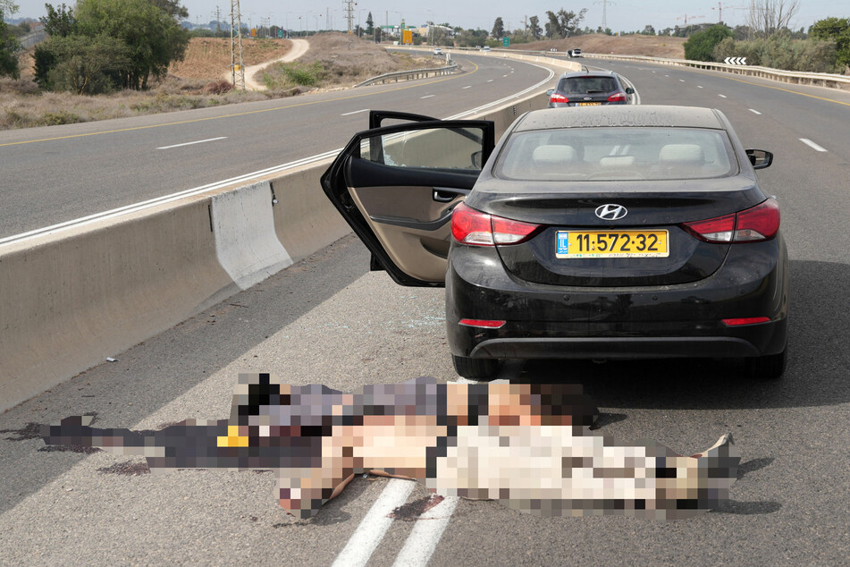 Ein junger Mann und eine junge Frau wurden von Hamas-Terroristen auf einer Autobahn erschossen.