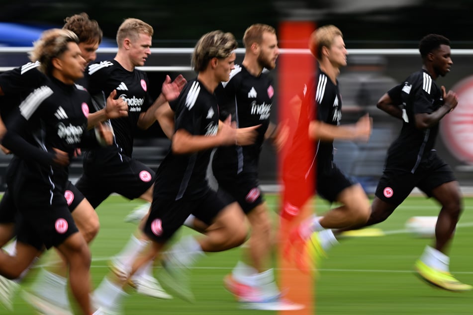 Noch waren Frankfurts U21-Nationalspieler nicht beim Training dabei, sie werden erst in den kommenden Tagen einsteigen.