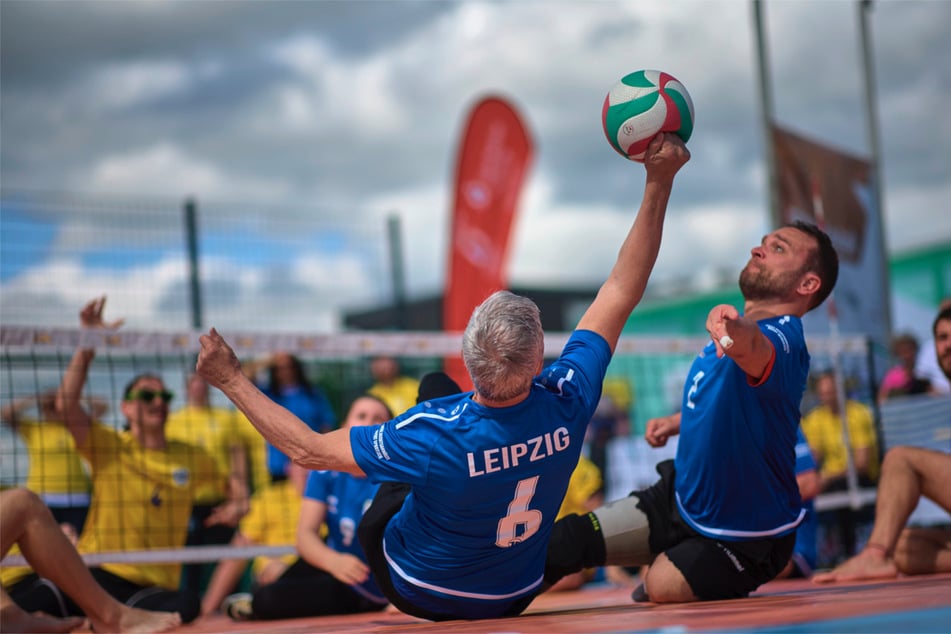 Spielerinnen der deutschen Nationalmannschaft im Sitz-Volleyball werden unter anderem in Mixed-Teams mit den Damen- und Herren-Teams der LE Volleys antreten.