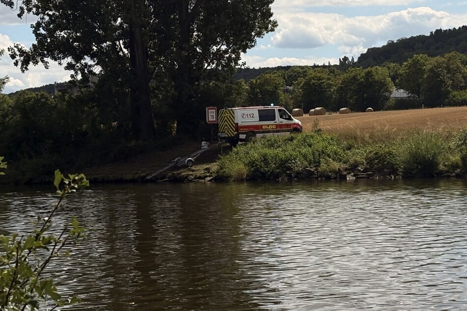 Die Feuerwehr war mit der Bergung des Leichnams beschäftigt.