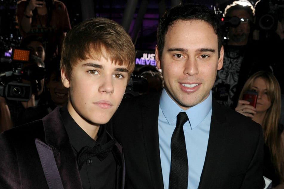Justin Bieber (l.) and Scooter Braun have officially reached a settlement, bringing their yearslong financial feud to an end.