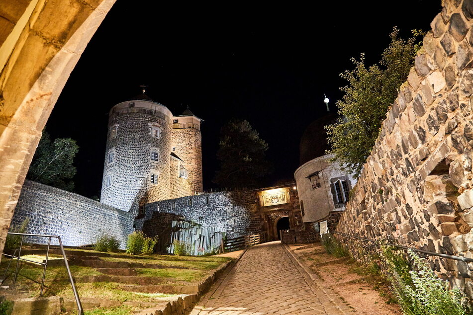 Die Burg Stolpen veranstaltet ein historisches Burgfest im Hof der Anlage.
