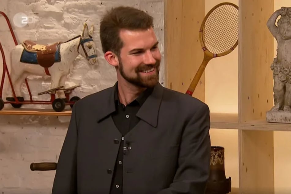 Jakob Rasch (24) aus Türkheim in Bayern bringt eine außergewöhnliche Schale mit zu "Bares für Rares".