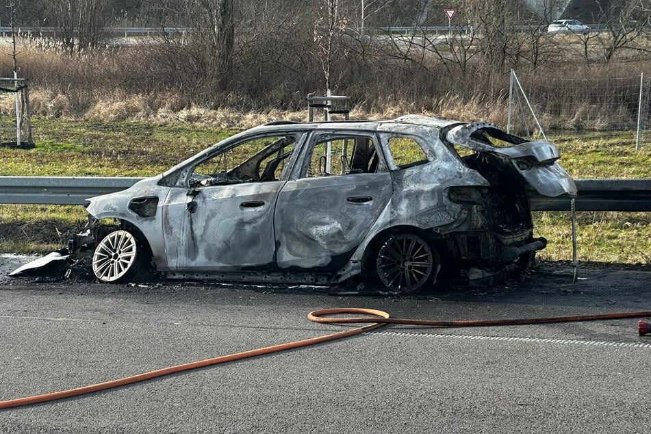 Der BMW wurde bei dem Brand vollständig zerstört. Die Werksfeuerwehr brachte das Wrack schließlich zurück zu seinem Hersteller.
