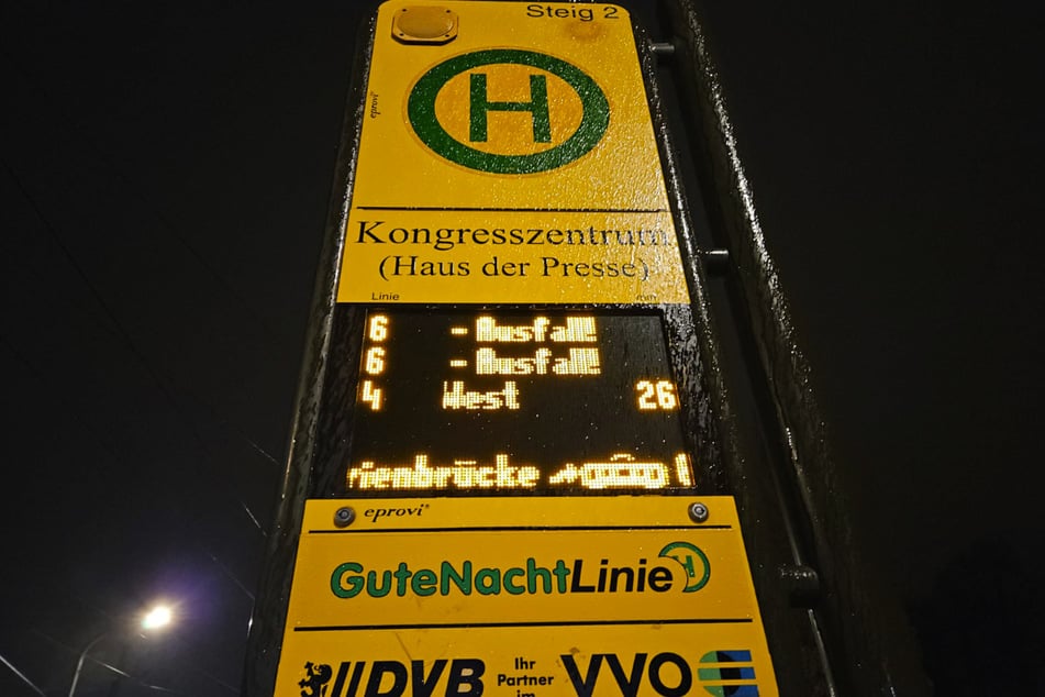 Auf der Marienbrücke kam es infolge von Vereisungen auf der Oberleitung zu Straßenbahnausfällen.