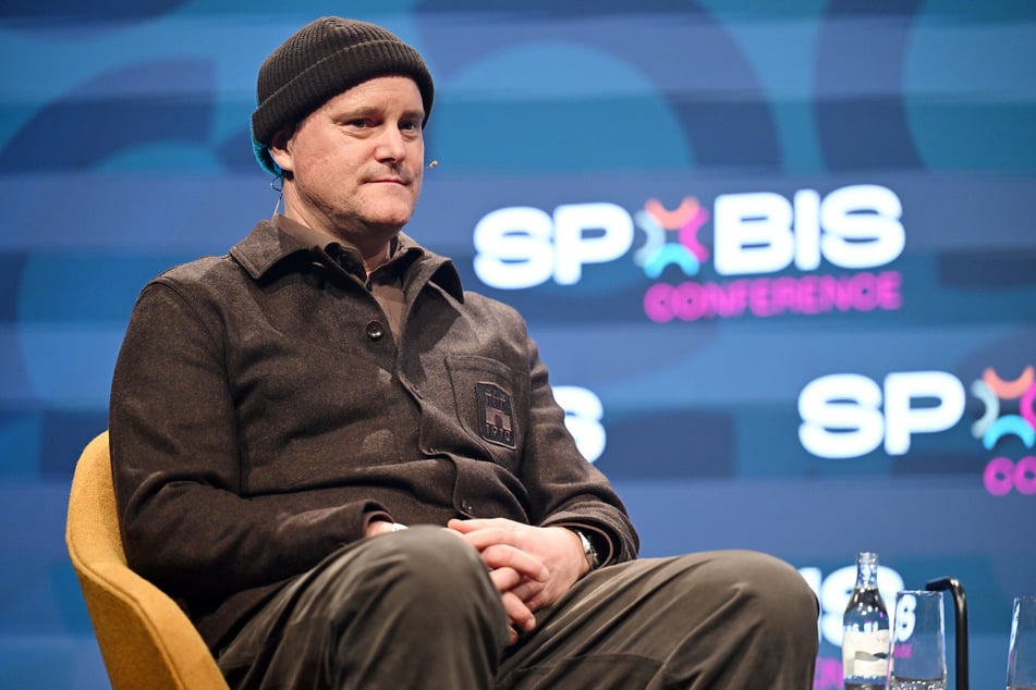 St.-Pauli-Präsident und DFB-Vizepräsident Oke Göttlich (50) ist der Meinung, der Fokus muss weiterhin auf einer klaren Regulierung des nationalen Bundesliga-Wettbewerbs liegen.