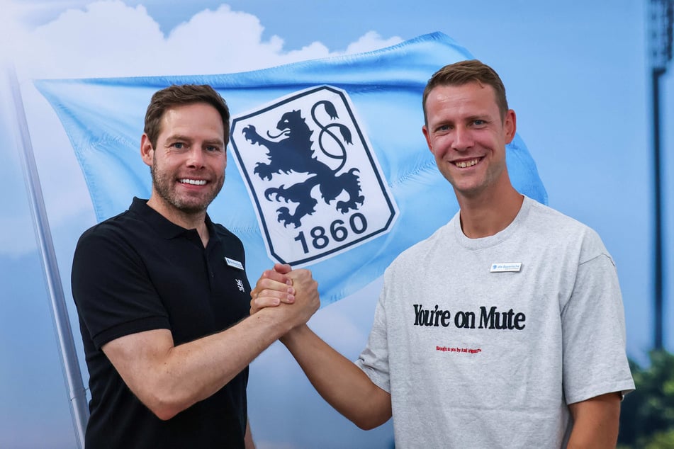 Löwen-Sportchef Dr. Christian Werner (44, l.) präsentiert stolz die neue Nummer eins, Thomas Dähne (31).
