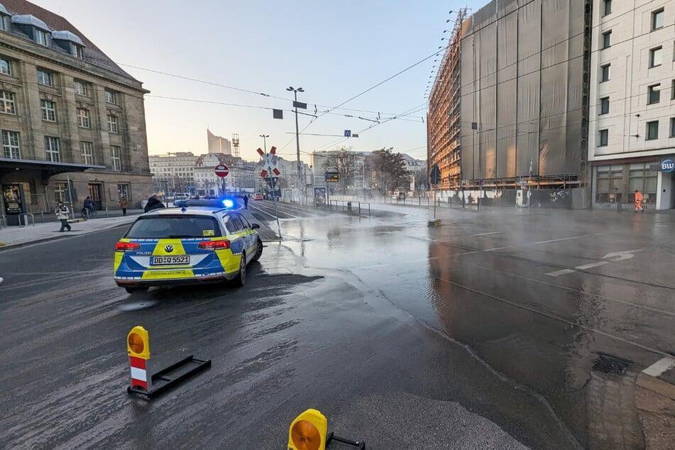 Die komplette Straße wurde unter Wasser gesetzt.