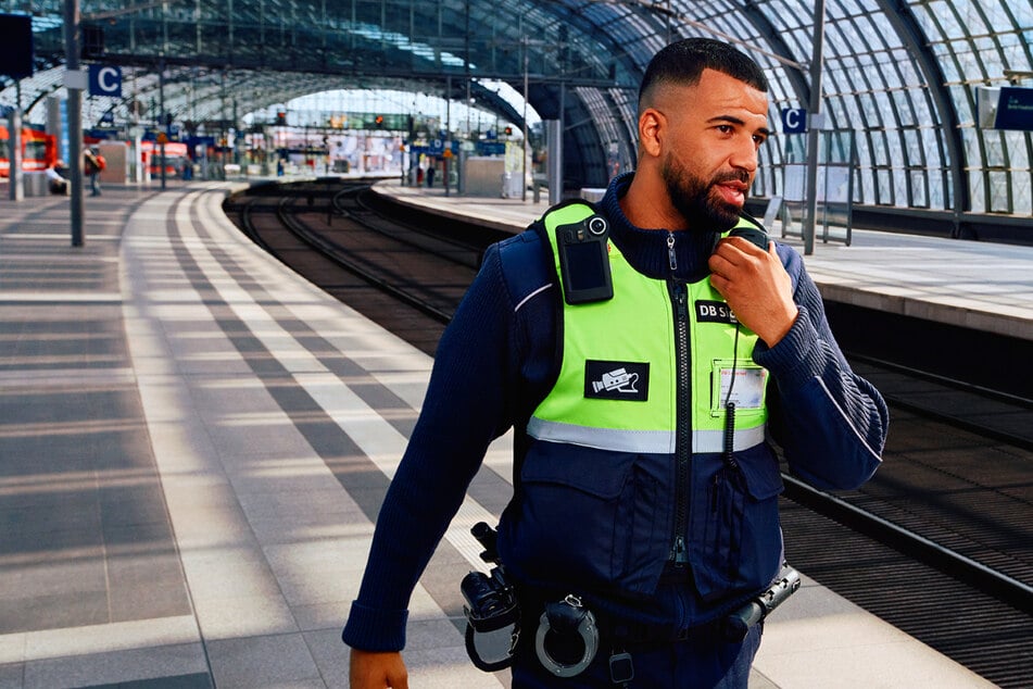 Sicherheits-Team der Deutschen Bahn in Berlin sucht dringend diese Leute
