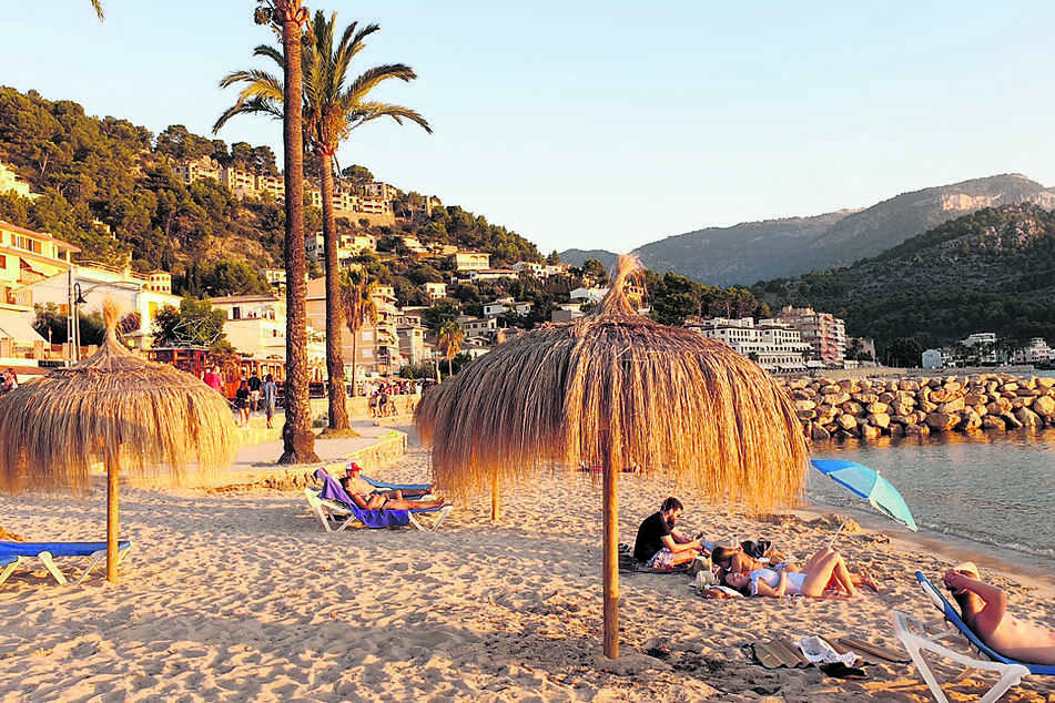 Auch am für gewöhnlich gut besuchten Stadtstrand im nördlich gelegenen Port de Sóller waren in dieser Woche nicht viele Badegäste.