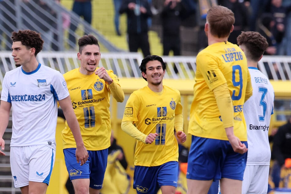 Spätestens nach dem 2:0 ließ Lok Leipzig nichts mehr anbrennen und brachte den Sieg nach Hause.