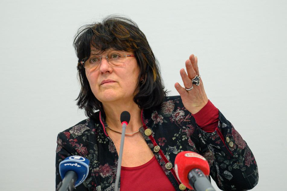 Bildungsministerin Eva Feußner (60, CDU) besetzt die Referatsleitung um, um das Auswahlverfahren bei einem hochrangigen Job zu legitimieren.