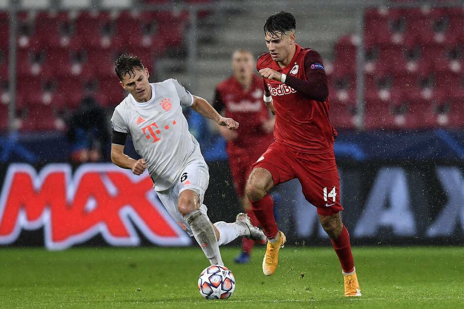 Red Bull Salzburgs Dominik Szoboszlai (20, r.) hier im Duell mit Bayerns Joshua Kimmich (25). Wechselt der Ungar zu den Bullen nach Leipzig?