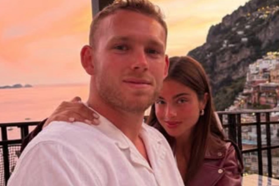 Der Keeper ist mit Israels Superstar Noa Kirel (24) verlobt. Die Sängerin hat Millionen Follower in den sozialen Medien.