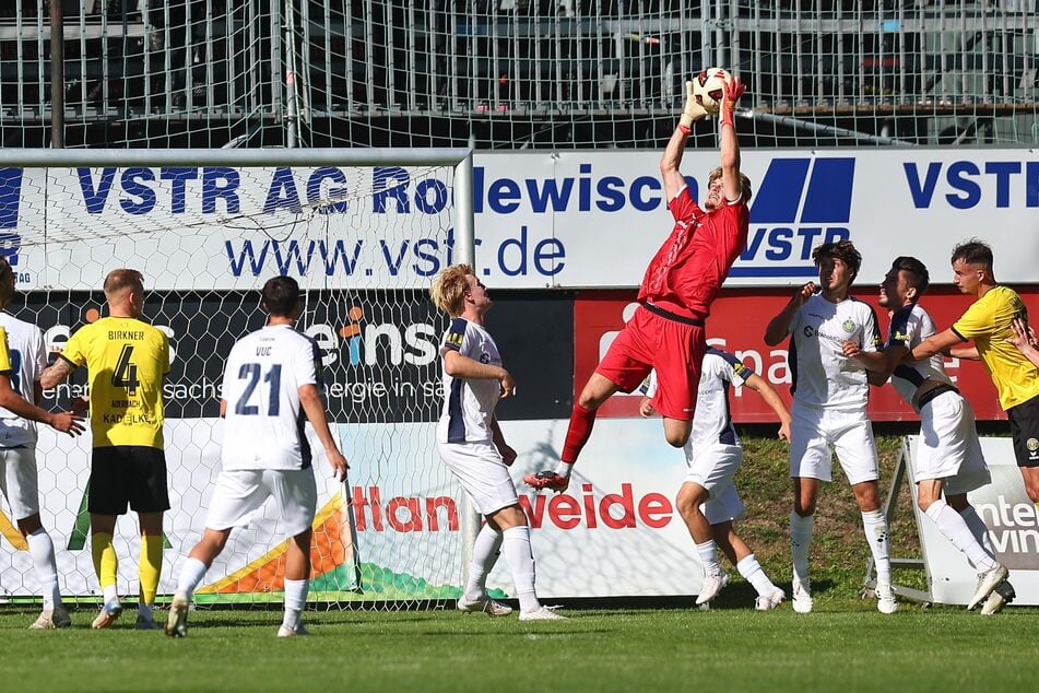 Gegen den VfB Auerbach machte es Lok Leipzig "unnötig spannend", wie Trainer Torsten Ziegner (48, nicht im Bild) nach Abpfiff sagte.
