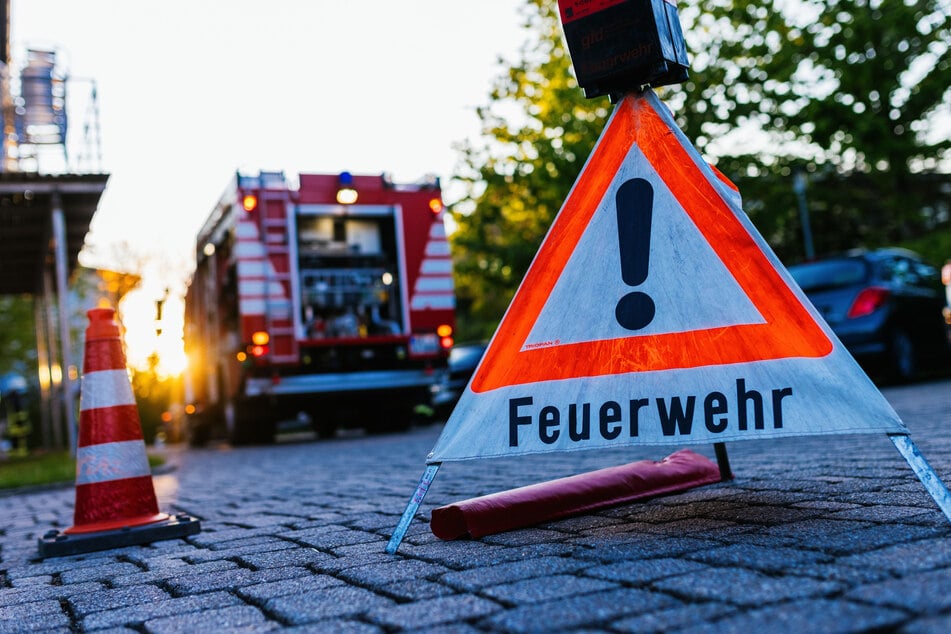 Die Feuerwehr räumte die Turnhalle der Schule in Niederbayern. (Symbolbild)