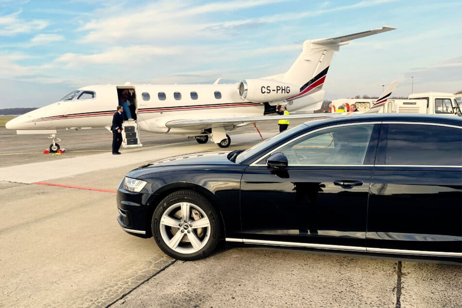 Das Team vom Chauffeur Service 8x8 ist immer dann zur Stelle, wenn echte VIPs an ihr Ziel gebracht werden müssen.