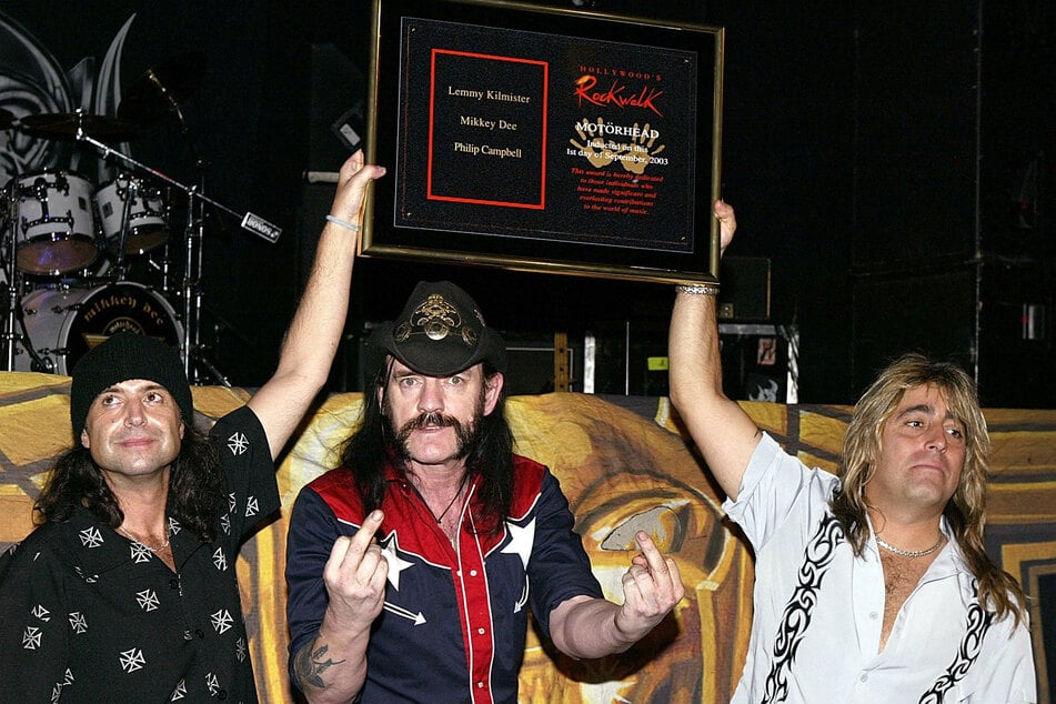 Der bereits Verstorbene (M.) gemeinsam mit seinen Motörhead-Bandmitgliedern Phil Campbell (†64, l.) und Mikkey Dee (62). (Archivfoto)