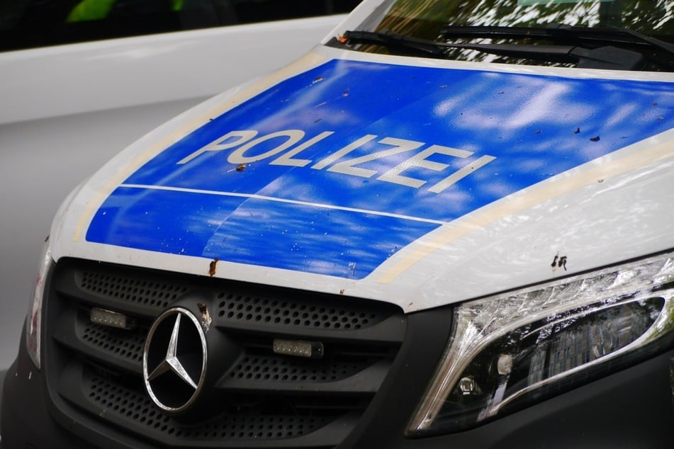 Die Polizei ist im Großaufgebaut vor Ort, bis die Lage geklärt ist. (Symbolfoto)
