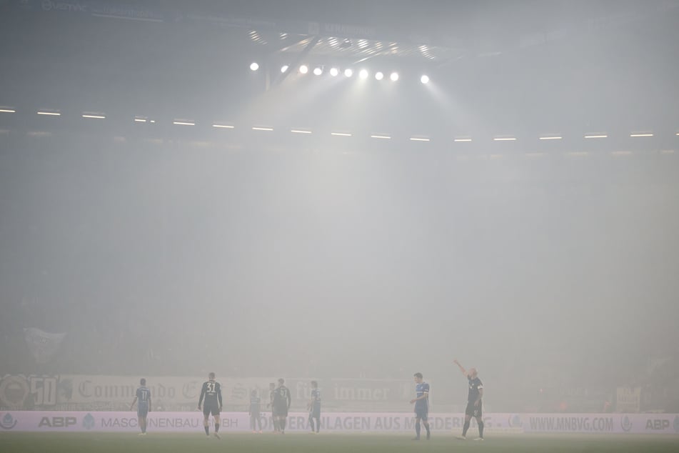 In den ersten Minuten sahen die Zuschauer nicht viel von der Partie zwischen dem 1. FC Magdeburg und Hertha BSC.