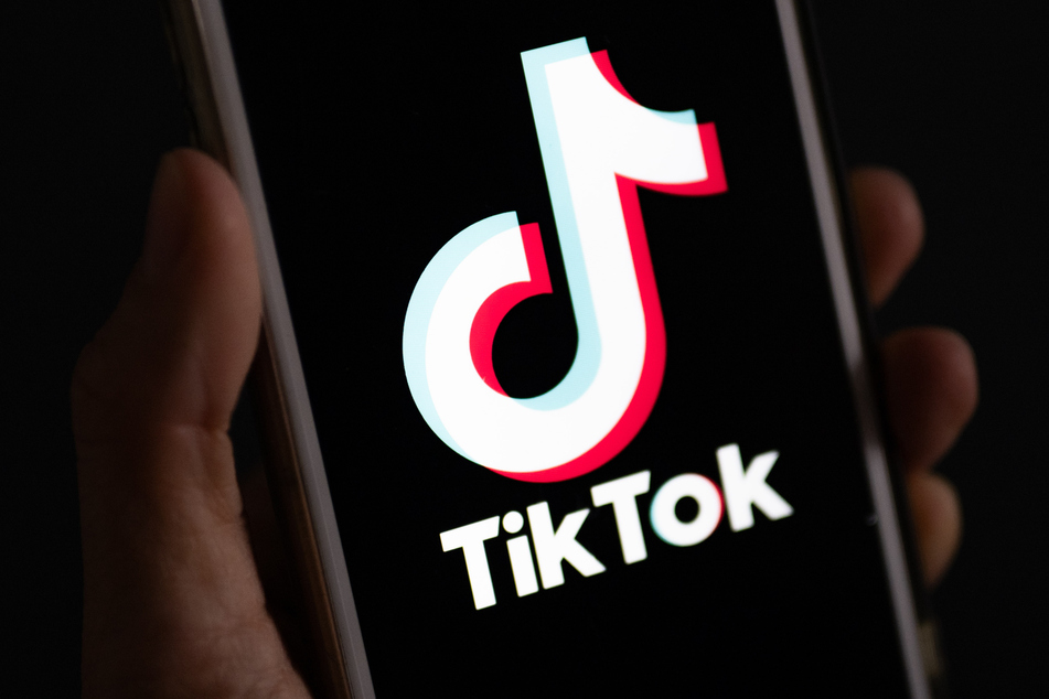 Die Kurzvideo-Plattform TikTok steht aufgrund der Nähe zu China in der Kritik. (Symbolbild)