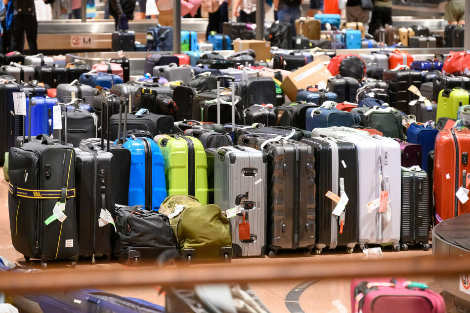 Flughafen-Chaos: Mann kauft Ticket, nur um nach seinem Gepäck zu suchen