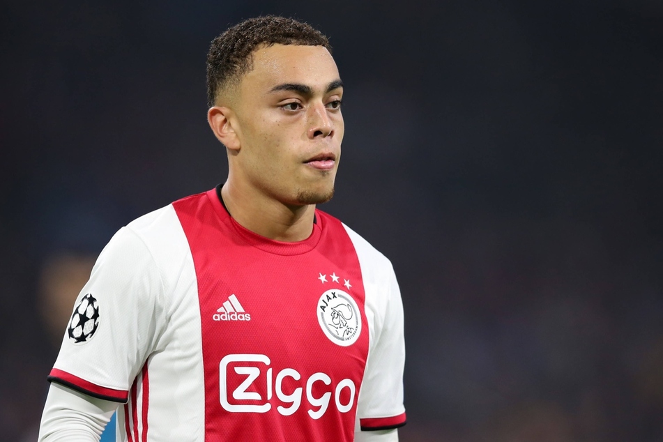 Sergiño Dest (19) wird aller Voraussicht nach zum FC Bayern wechseln. Alle Parteien sollen Einigung erzielt haben.