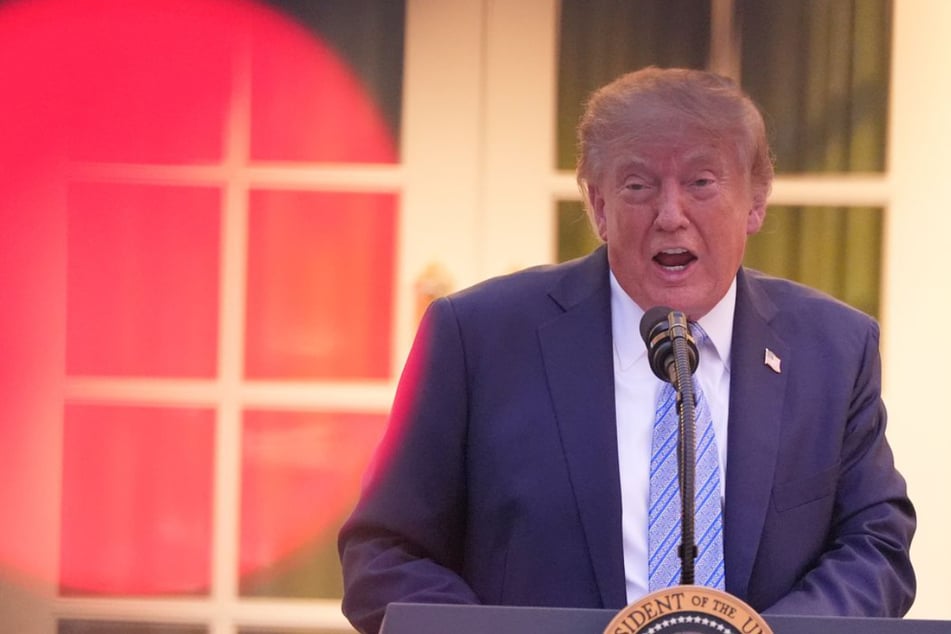 Trump attackiert Pressefreiheit: US-Präsident verbietet mehreren Medien Zutritt zu Weißem Haus
