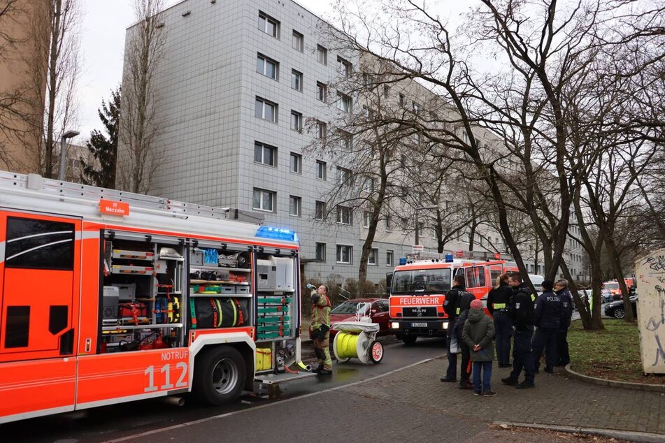 Die Feuerwehr war mit 26 Einsatzkräften in Berlin-Hellersdorf zugange.