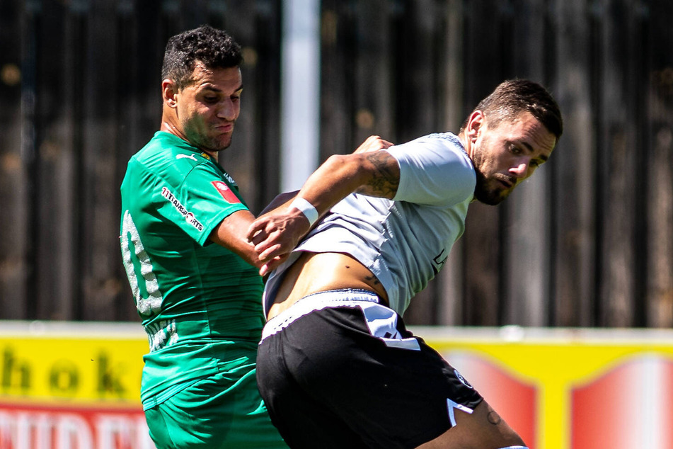 So schnell geht's: Am Sonnabend bestritt Pascal Testroet (r.) bereits sein erstes Spiel für den SV Sandhausen - gegen Tirol Wattens aus Österreich.