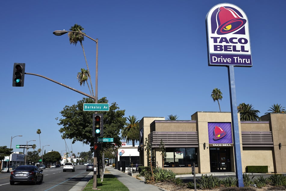 Viele der Infizierten aßen zuvor in einer Taco-Bell-Filiale. Die Marke "Taylor Farms", die den Salat zugeliefert hat, hat die betroffenen Produkte bereits zurückgerufen.