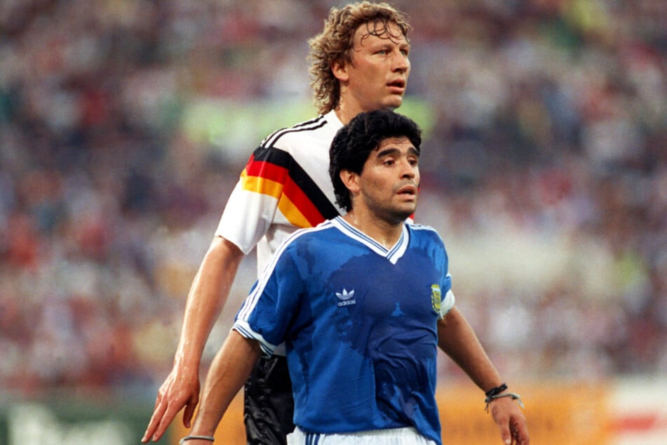 Beim WM-Finale 1990 in Rom hatte Diego Maradona (vorne) keine Chance gegen den deutschen Nationalspieler und VfB-Legende Guido Buchwald.